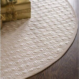 Balsam Hill Ivory Lancaster Quilted Christmas Tree Skirt NWOT 60"